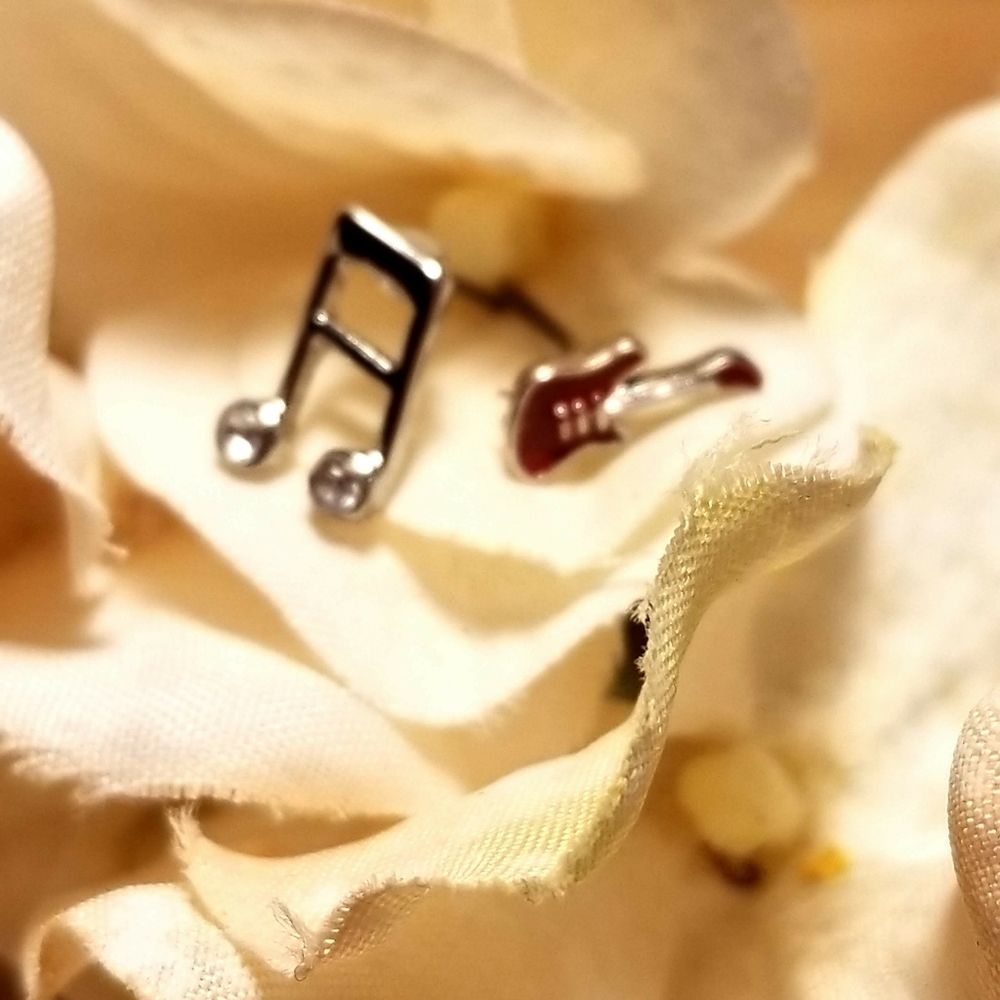 Music guitar earrings bundle - Picture 6 of 10